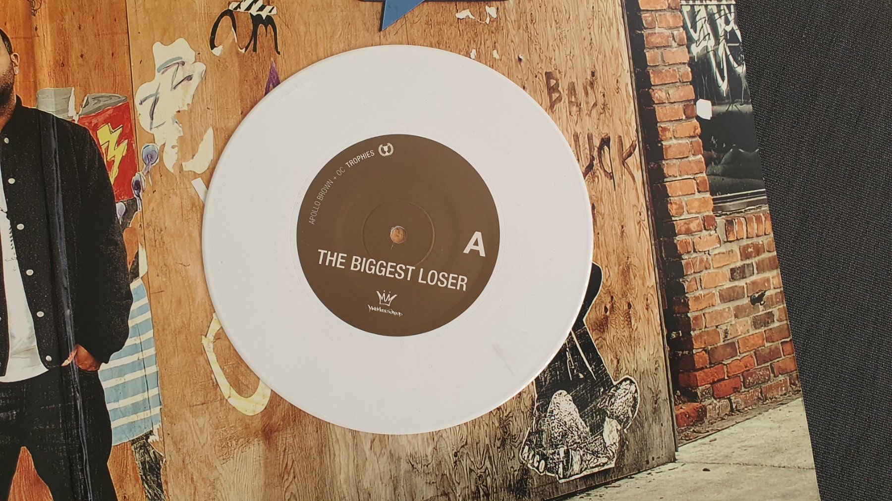 Dischi in vinile: Apollo Brown & O.C. - Trophies - 2LP + 7' + Poster – Usato da Fulenbach venduto da MovieUniverse 3