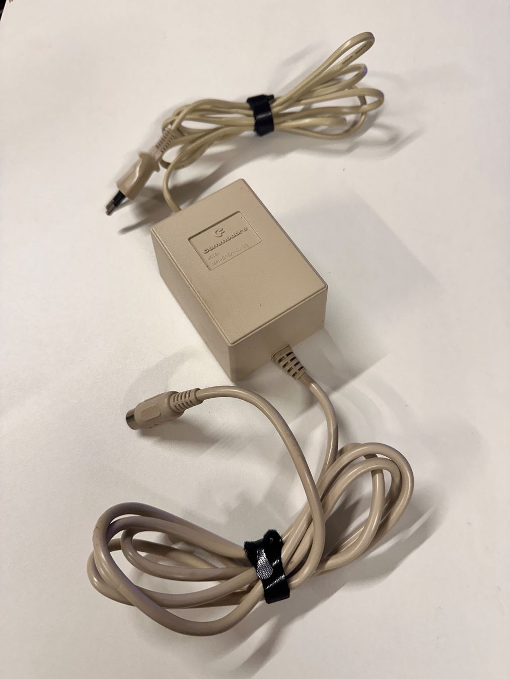 Componenti elettronici: Commodore 1541, 1571, 1581 Netzteil – Usato da Luven venduto da Eletto