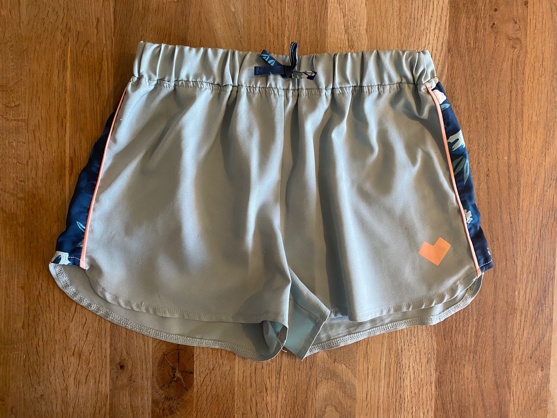 Vertbaudet Hosen: Mädchen-Turnhose vertbaudet, 152cm, BRIEF – Gebraucht aus Bassersdorf von jgo_9mfk