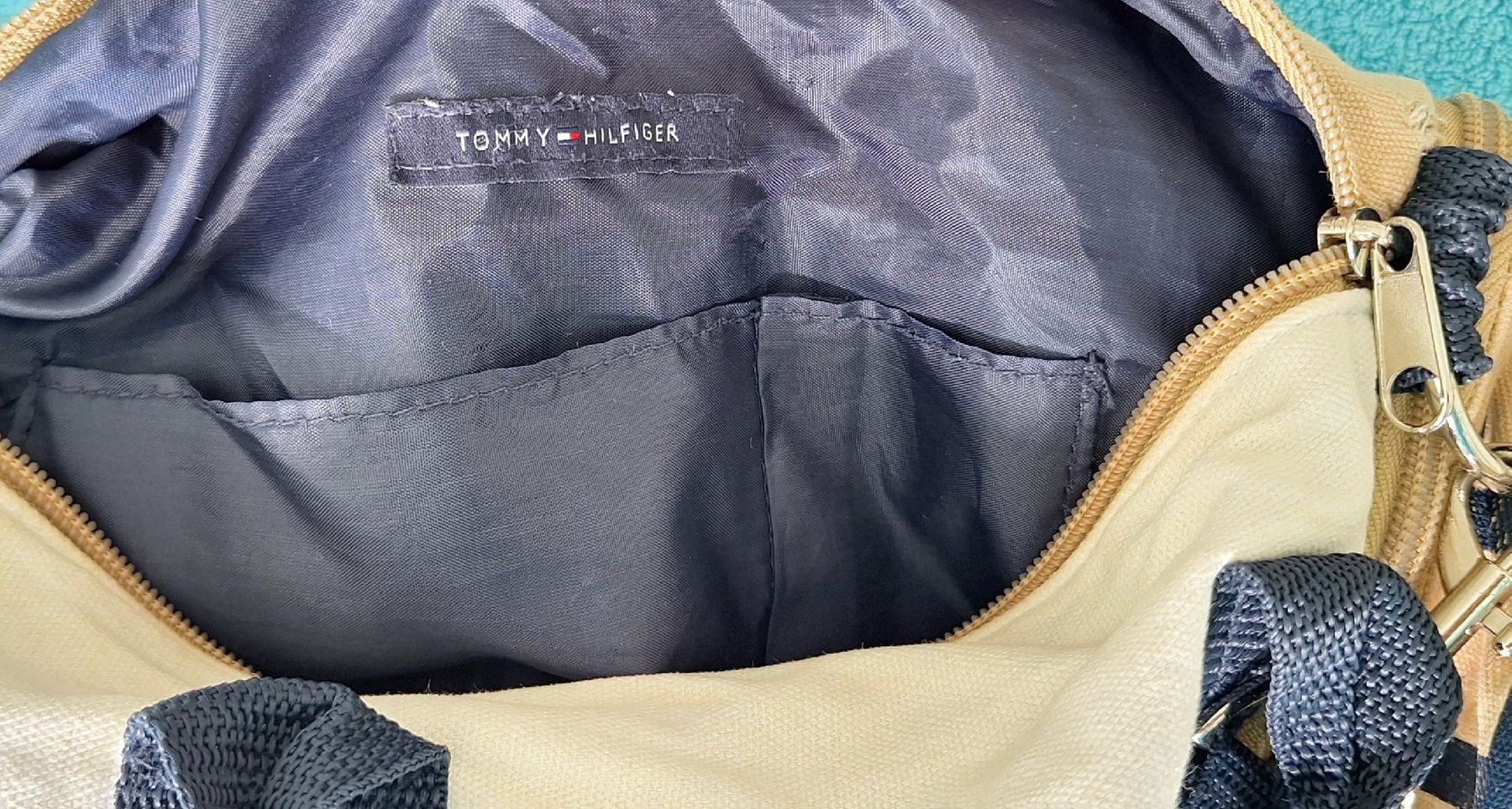 Tommy Hilfiger Taschen: Tommy Hilfiger Tasche - Duffle Bag – Gebraucht aus Wädenswil von SWISSWW 4