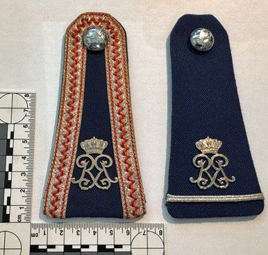 Plaketten & Abzeichen: 2 Polizei Abzeichen "Patten" Monaco – Neu (gemäss Beschreibung) aus Zürich von Policepatch