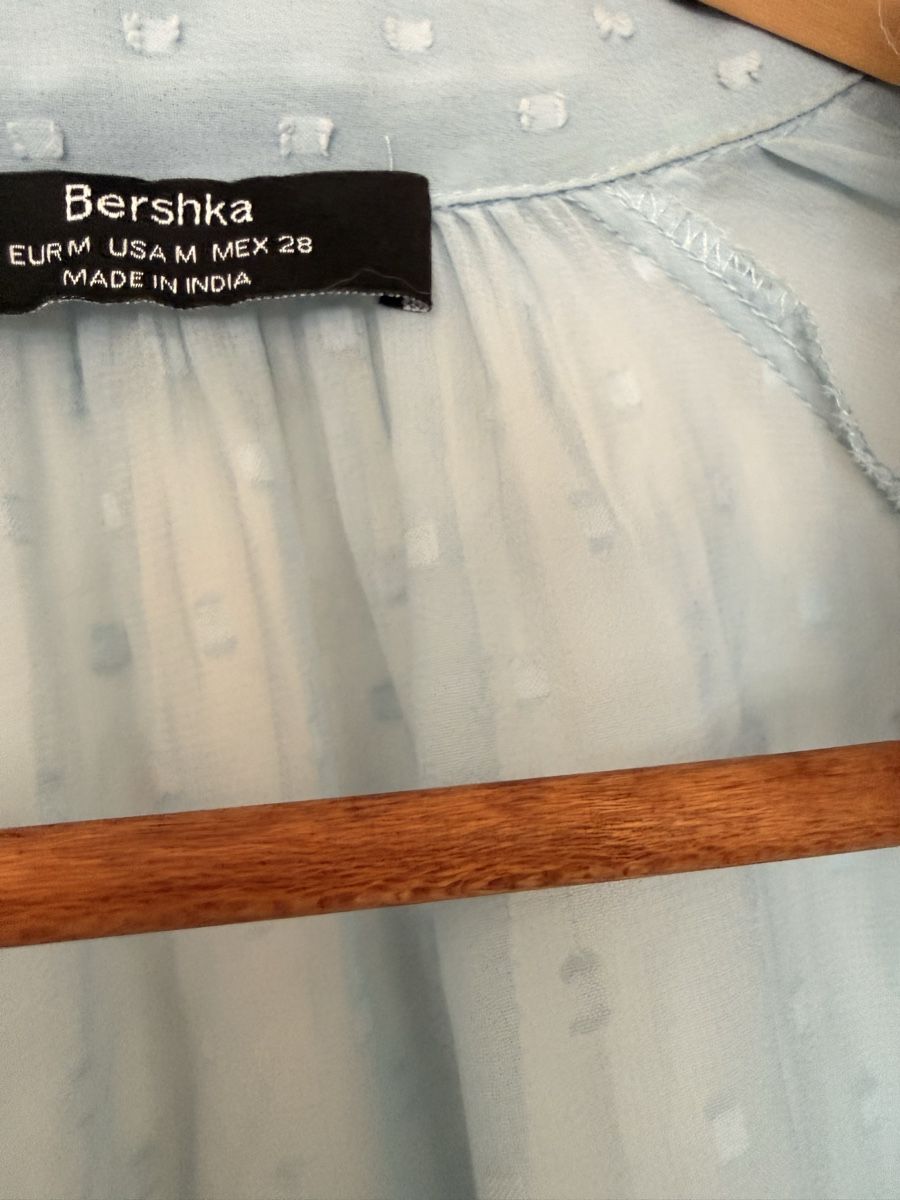 Camicette: Damen Bluse Bershka hellblau Grösse M – Usato da Belp venduto da Lu96 1