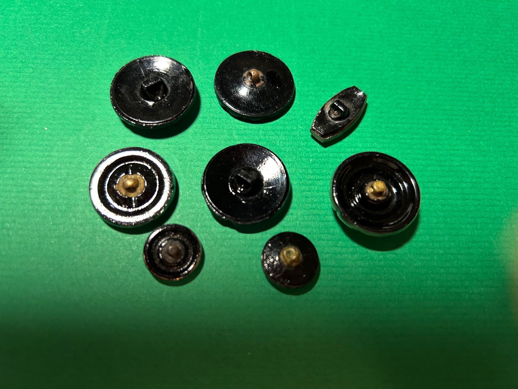 Bottoni: Schwarze Glasknöpfe mit Silber bedampft – Nuovo (secondo la descrizione) da Pfeffingen venduto da Alusru70 4