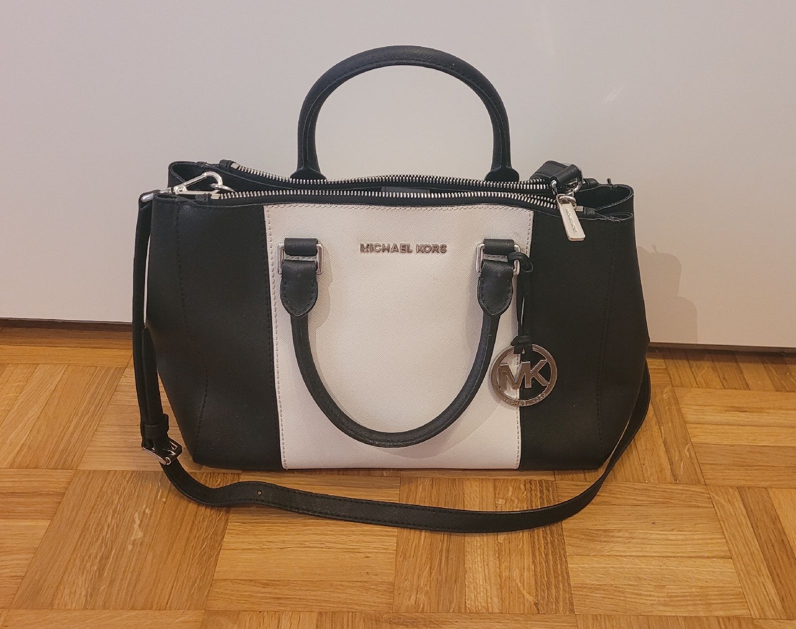Michael Kors Borse da donna: Michael Kors Handtasche schwarz/weiss  – Usato da Aesch BL venduto da Laura1006