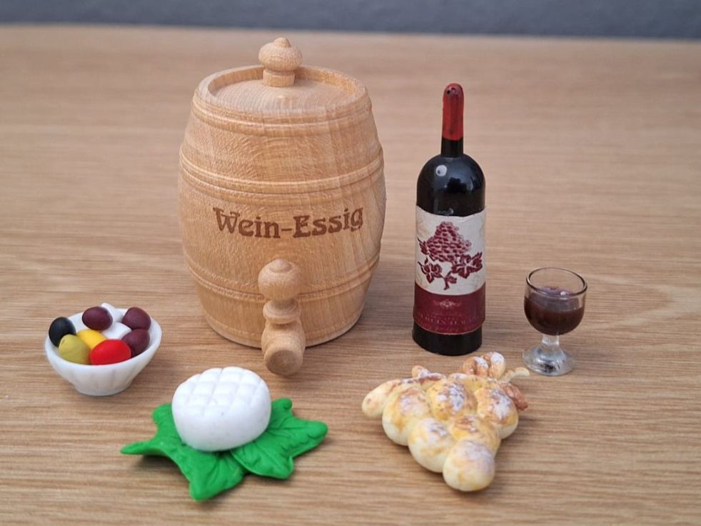 Puppenhäuser & -möbel: Bodo Hennig Weinfass mit Handgemachtem – Gebraucht aus Zürich von HandmadeTinyFood 2