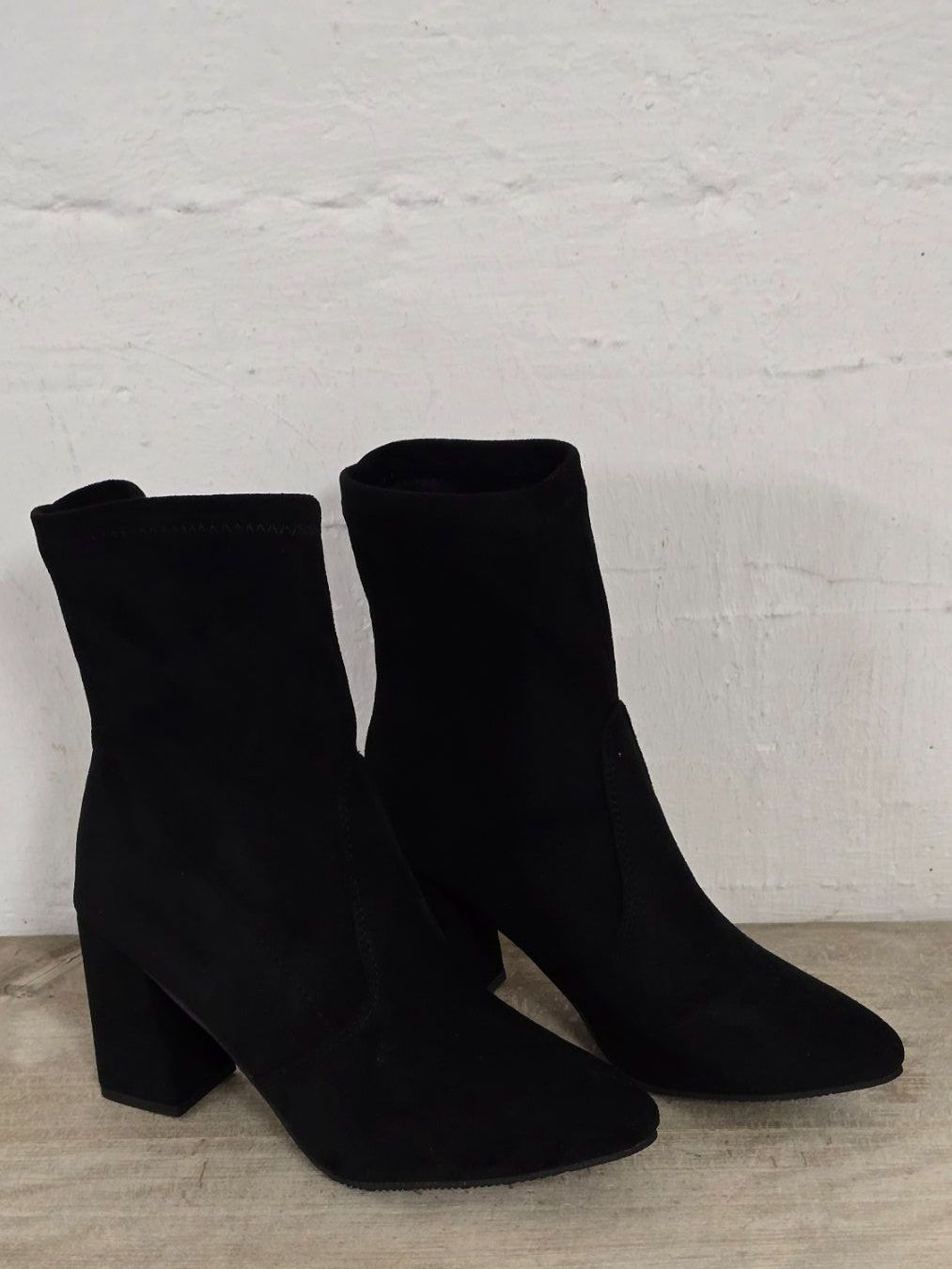 Scarpe da donna: Schwarze Ankle Boots - 38 - mit Blockabsatz – Nuovo (secondo la descrizione) da Thalwil venduto da VitaMini