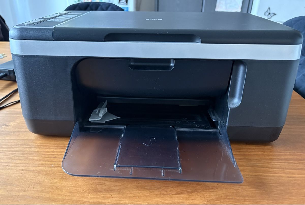Imprimantes: HP Deskjet F4100 All-in-One Drucker mit Software – D'occasion à Uetendorf par king-of-queens01
