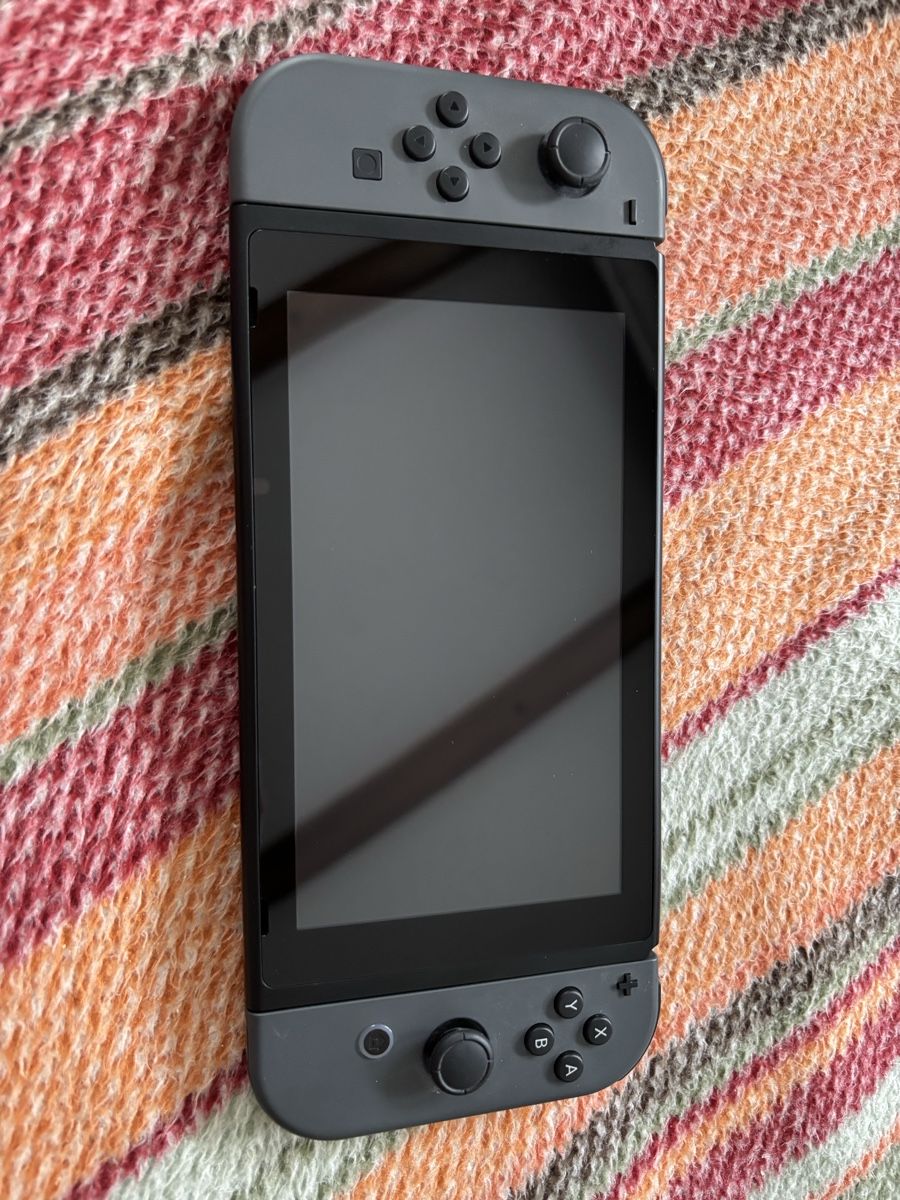 Nintendo Konsolen: Nintendos Switch V2 – Gebraucht aus Nebikon von van_5hb6 1