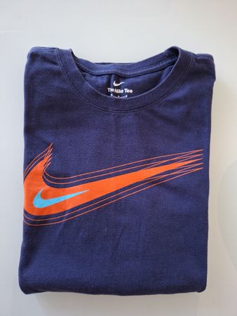 T-shirt Nike bleu marine a manches courtes,