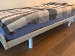 Komplettes Bett 90x200 (Lattenrost, Gestell, Matratze)