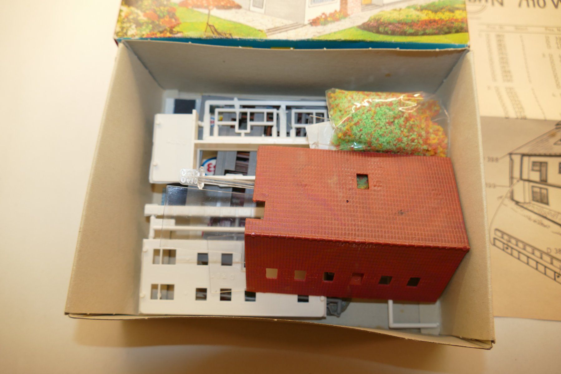 Kibri Trains électriques: Kibri N: Wohnhaus – Neuf avec emballage d'origine à Niederhasli par rail-duerst 2