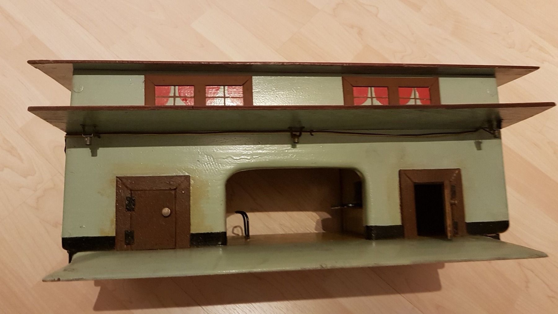 Casette per bambini: Bahnhof nachbau – Usato da Dielsdorf venduto da Ford97 2