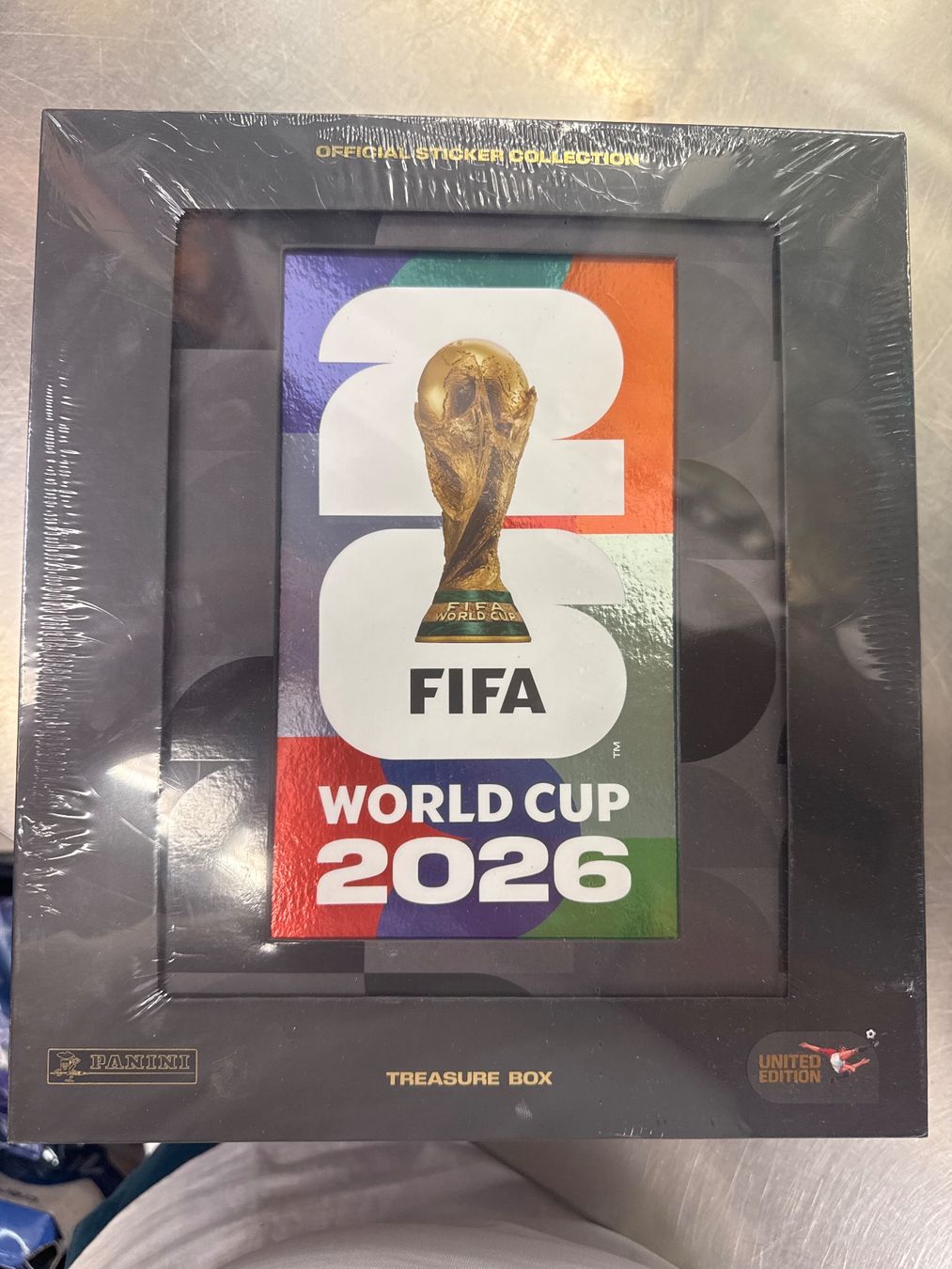 Panini Alben: Fifa Treasure Box Panini WM 2026 – Neu und originalverpackt aus Herzogenbuchsee von maz_95zb