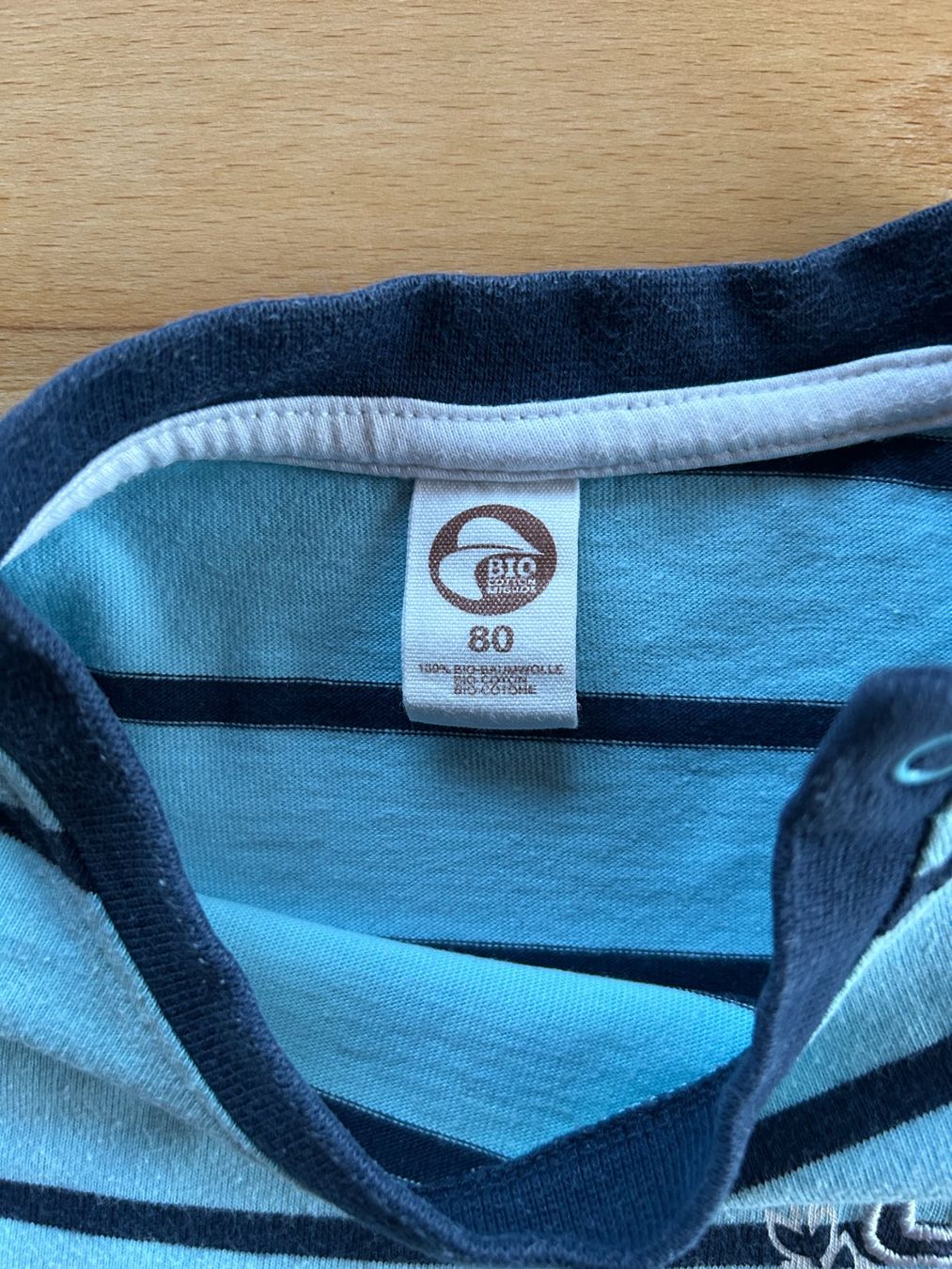 Camicie, Top & T-shirt: Helltürkis/Dunkelblau gestreiftes Langarmshirt Grösse 80 – Usato da Grosswangen venduto da che_gr 1