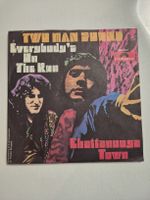 Two Man Sound  - Everybody's On The Run - Single 7