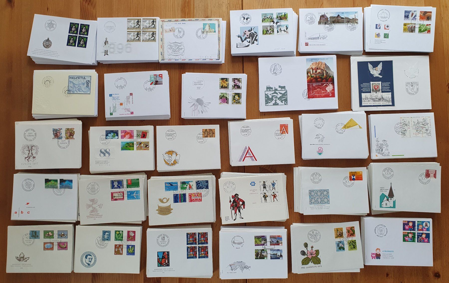 Tutti i francobolli: Schweiz: 900 verschiedene FDC 1960 - 2010 – Usato da Dällikon venduto da Minita