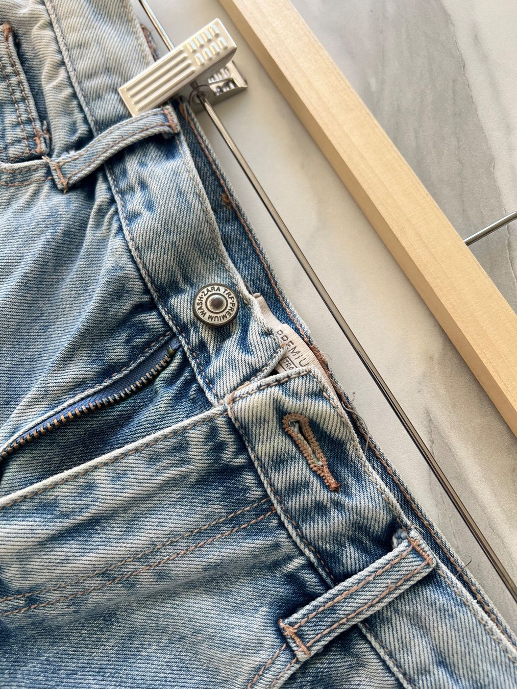 Zara Jeans: Zara Denim Shorts – Usato da Ebmatingen venduto da Charliz 4
