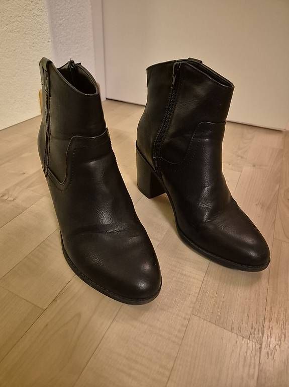 Scarpe da donna: Damen Stiefel Wide Fit Grösse 38  – Usato da Langenthal venduto da hab_zw5p