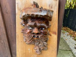 schönes geschnitztes Holzgesicht