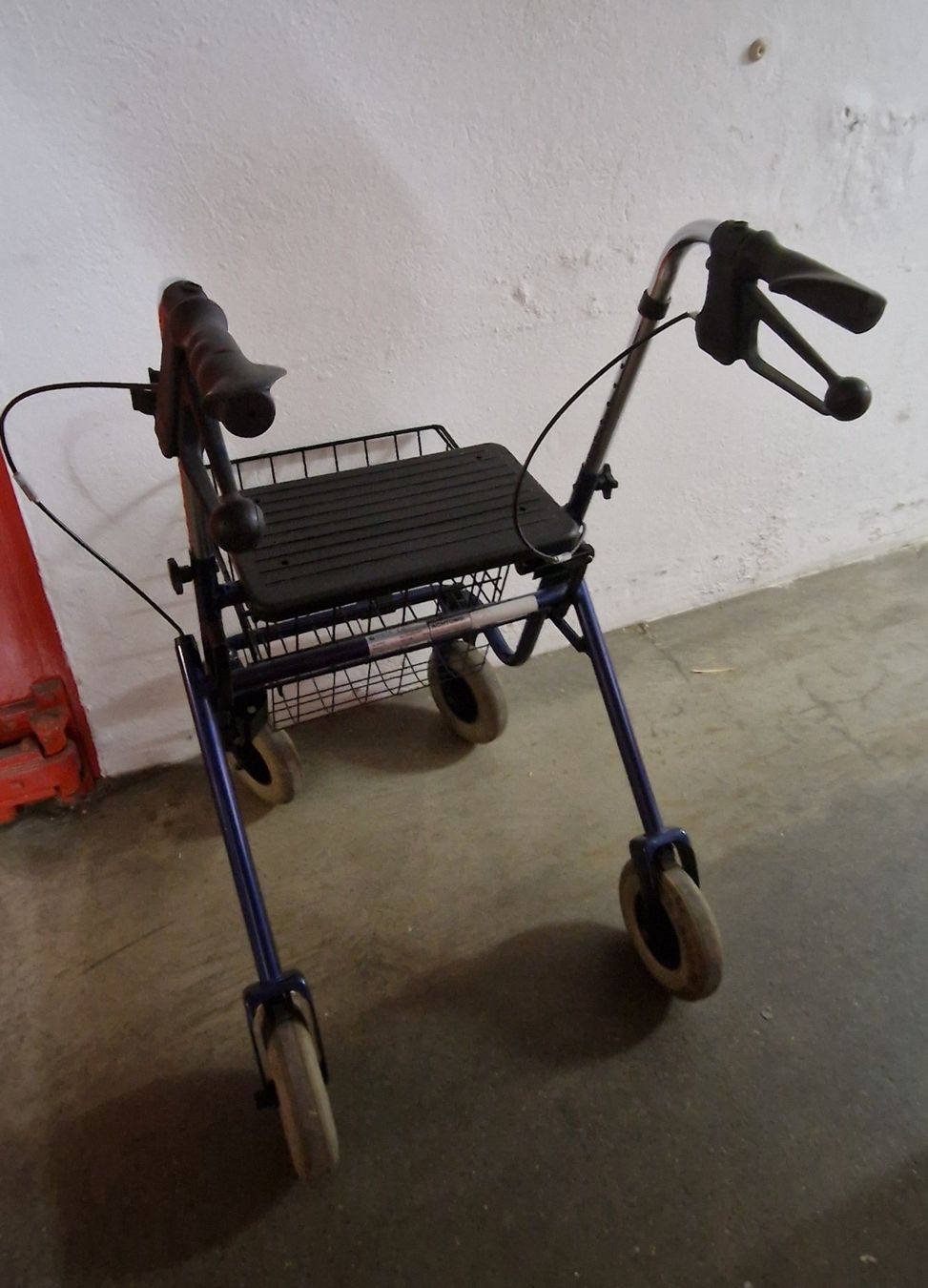 Gehhilfen: Rollator Farbe Nacht Blau Nr. 29 – Gebraucht aus Niederbipp von Trude04 2