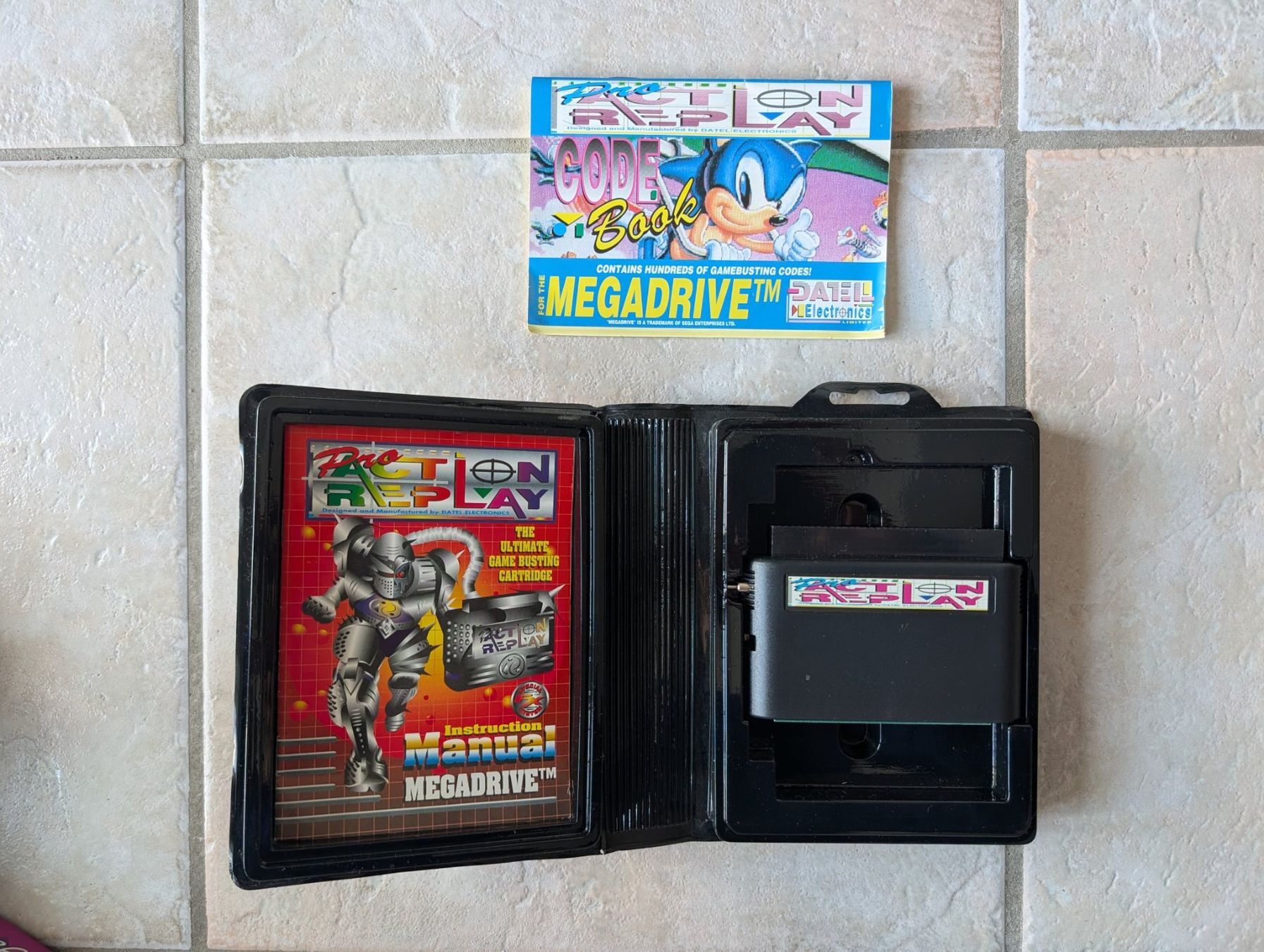 Sega Giochi: SEGA Mega Drive - Action Replay Pro - mit Hülle & Codebuch – Usato da Felben-Wellhausen venduto da Phattpat 1