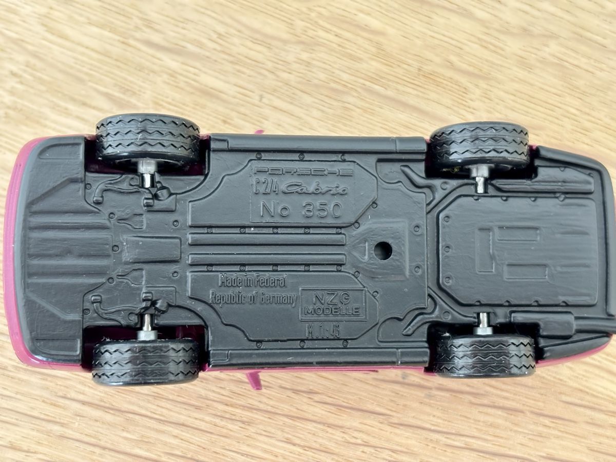 Porsche Modellautos: 1 Porsche 911 Cabriolet**1:43**NZG** – Gebraucht aus Volketswil von Car6 7