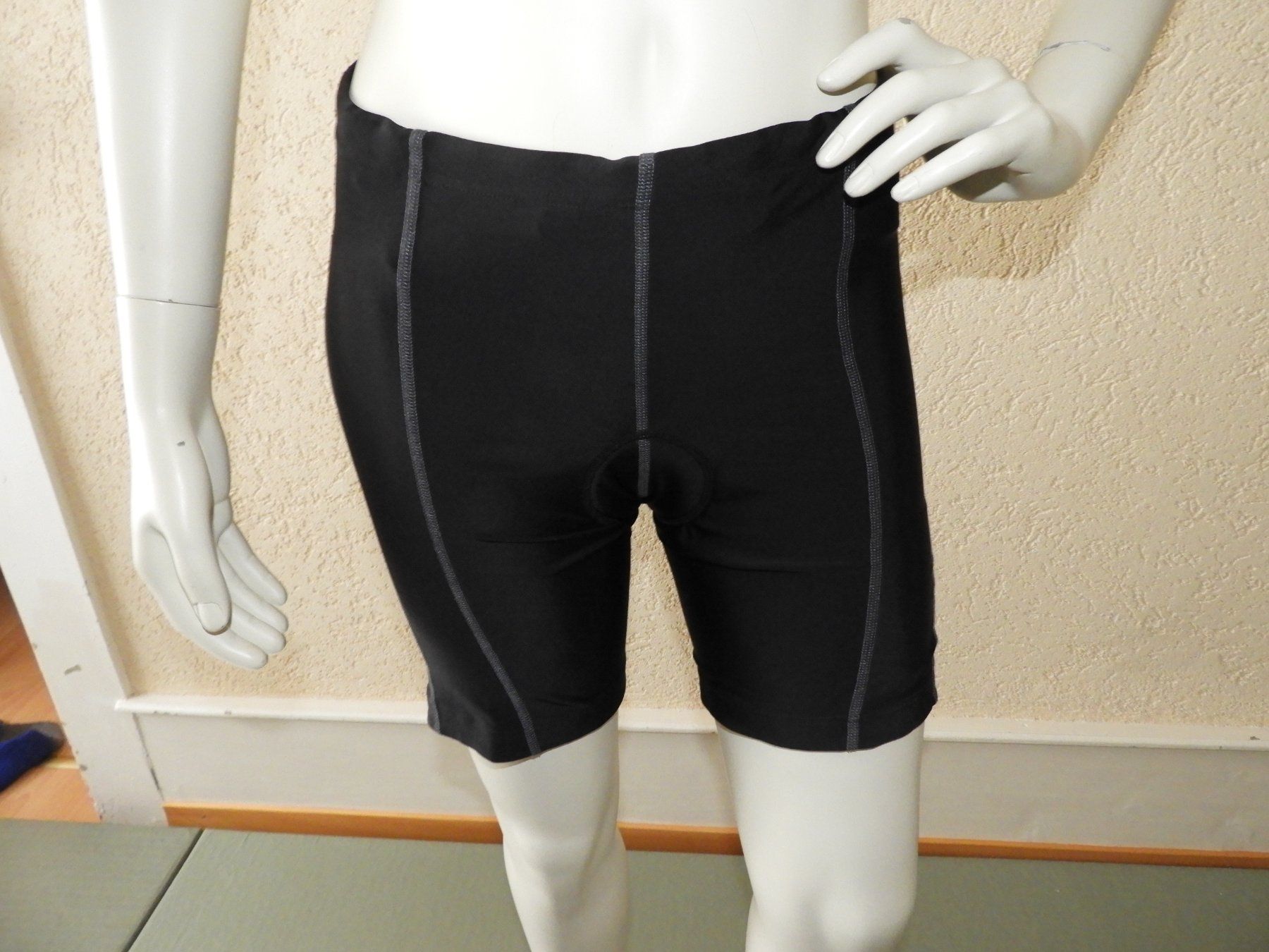 Leggings: Short cycliste Pulp Cycling noir T. 40 – Gebraucht aus Dombresson von sev_bsb8 5