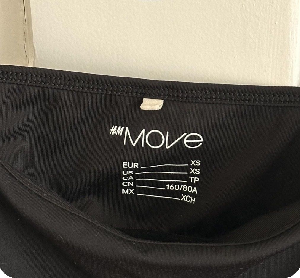 H&M Top: schwarzes Top – Nuovo (secondo la descrizione) da Bern venduto da Nena4 2