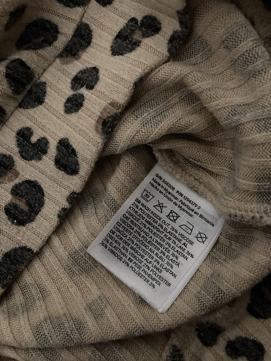 H&M Pulls et sweat-shirts: Pulli mit Leopardenmuster Gr. 104 – D'occasion à Zürich par Ekka 2