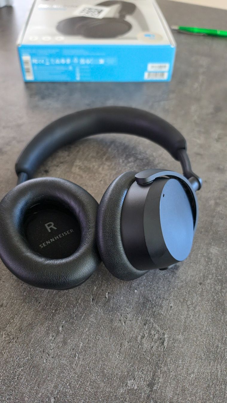 Sennheiser Cuffie: Senneheiser Accentum Wireless – Usato da Winterthur venduto da Pelusin 1