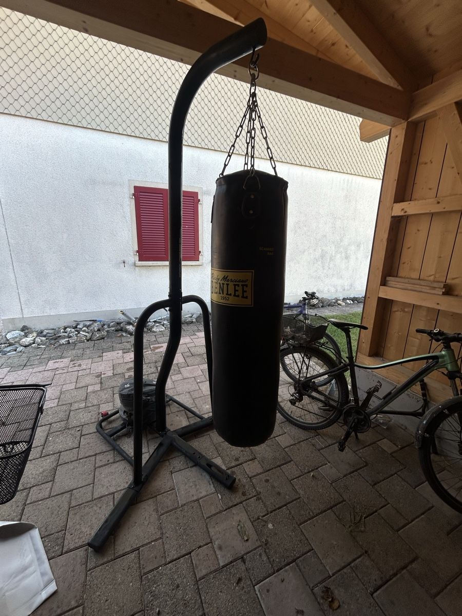 Sacs de frappe: Boxsack inkl. Ständer – D'occasion à Zuzwil par sam_gpb9