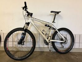 Mountainbike mit Fully