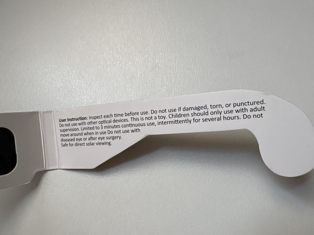 Occhiali & Lenti: Lunettes pour éclipse solaire neuves en papier – Nuovo (secondo la descrizione) da Vevey venduto da Jaycewitwicky 1