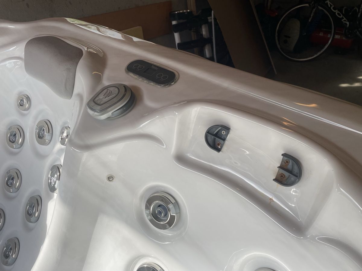 Whirlpool: Whirlpool  Wellis  – Defekt aus Klosters von Johanputzi 4