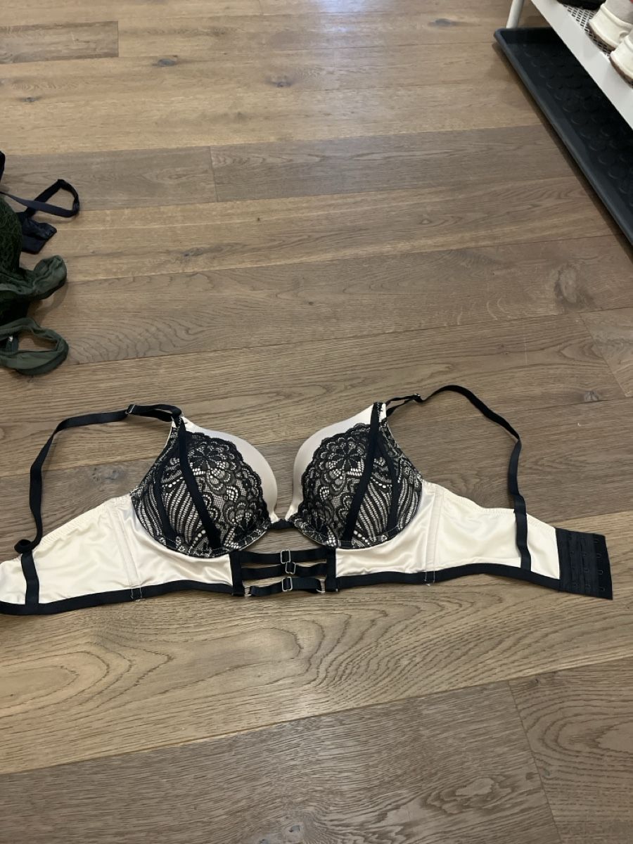 Altra biancheria intima: BH Grösse 75 D – Nuovo (secondo la descrizione) da Richterswil venduto da ste_yzq7