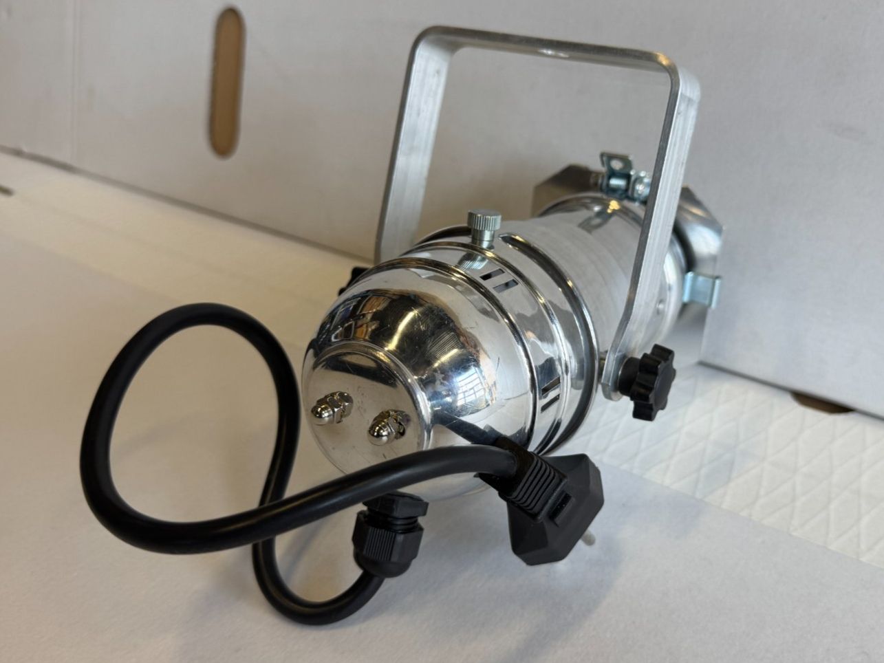 Lampade: 4 er Set Varytec Par 20 Spot Scheinwerfer poliert silber – Nuovo e nell'imballaggio originale da Däniken SO venduto da Profog1 6