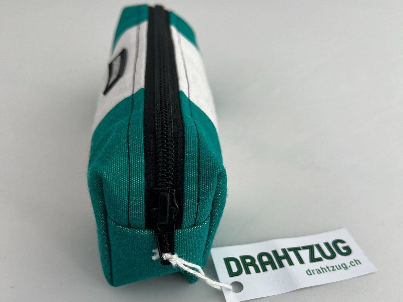 Plumiers: Etui mit Reissverschluss – Neuf avec emballage d'origine à Zürich par Drahtzug 1