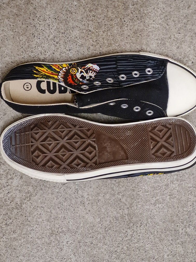 Herrenschuhe: Neu: Sneaker - schwarz mit Motiv - Gr.41 – Neu (gemäss Beschreibung) aus Uznach von Laeuffer 1