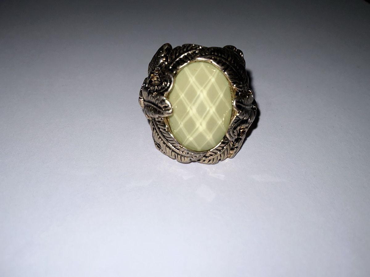 Anelli: Verkaufe ein Goldlook Ring ist Modeschmuck  – Usato da Basel venduto da Ajscha7o1