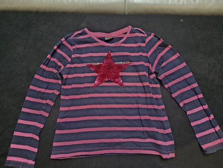 KidsWorld Shirt Gr. 128, Langarm, Gestreift mit Stern ⭐
