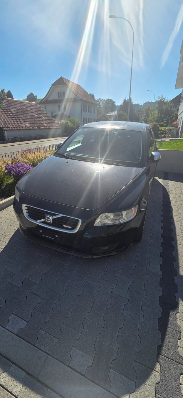 Volvo Automobili: Volvo v50 D5 Jg 2008 – Usato da Pfaffnau venduto da Sima68