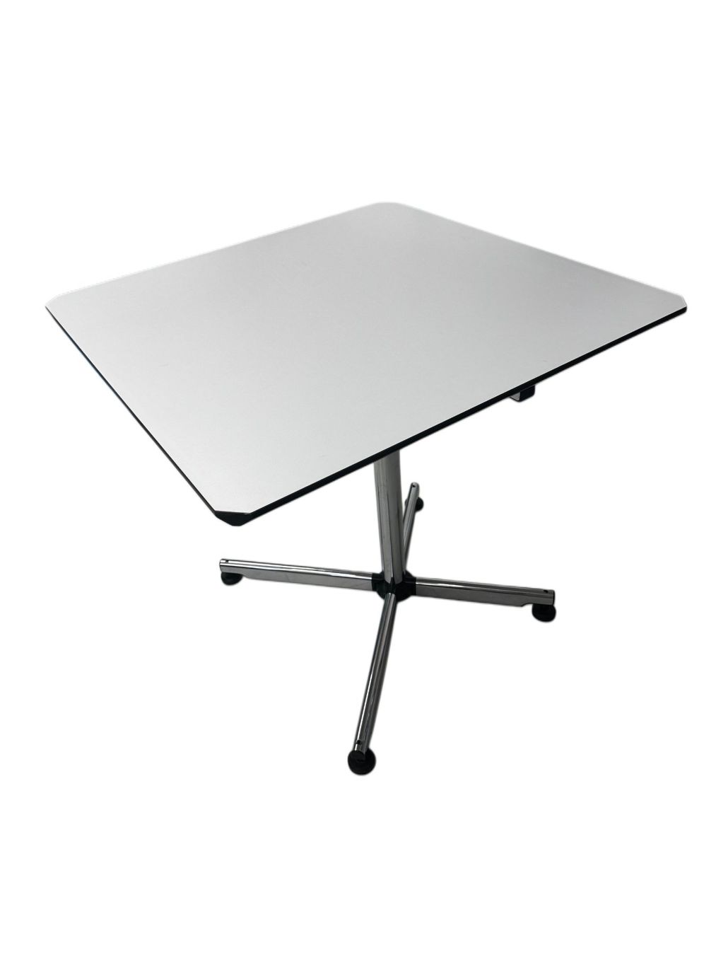 USM Tavoli: USM Kitos Tisch 75 x75 cm – Usato da Brunnadern venduto da Behappy