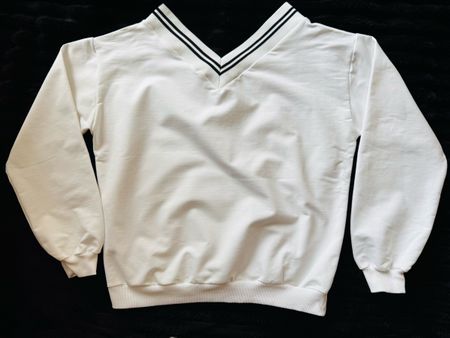 Pull oversize blanc col V liseré noir – taille S