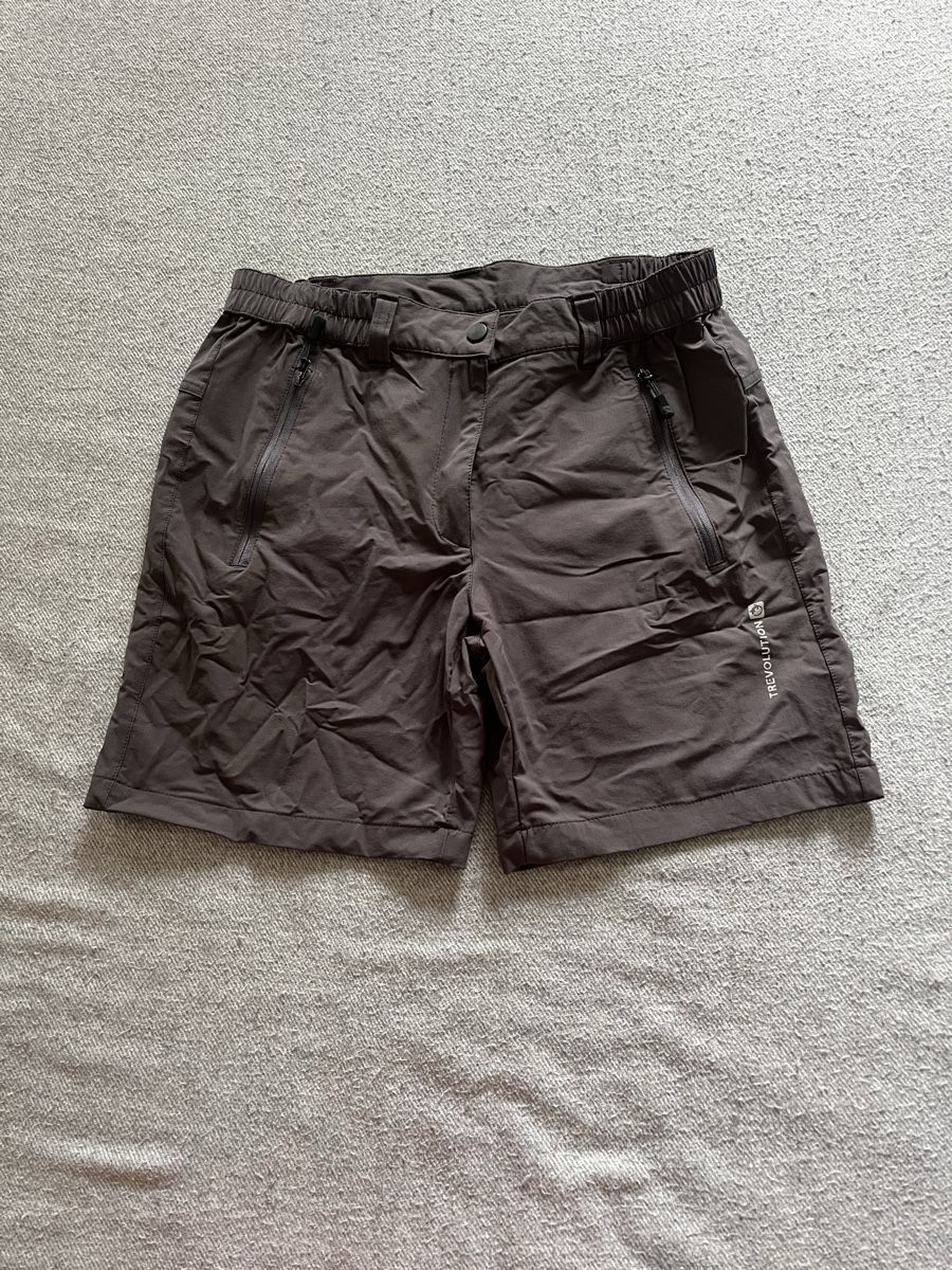 Trevolution Pantalons: Trevolution Shorts, Grösse 38 – D'occasion à Thalheim par karmabis_