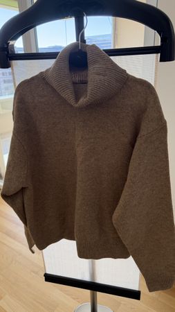 UNIQLO sweater