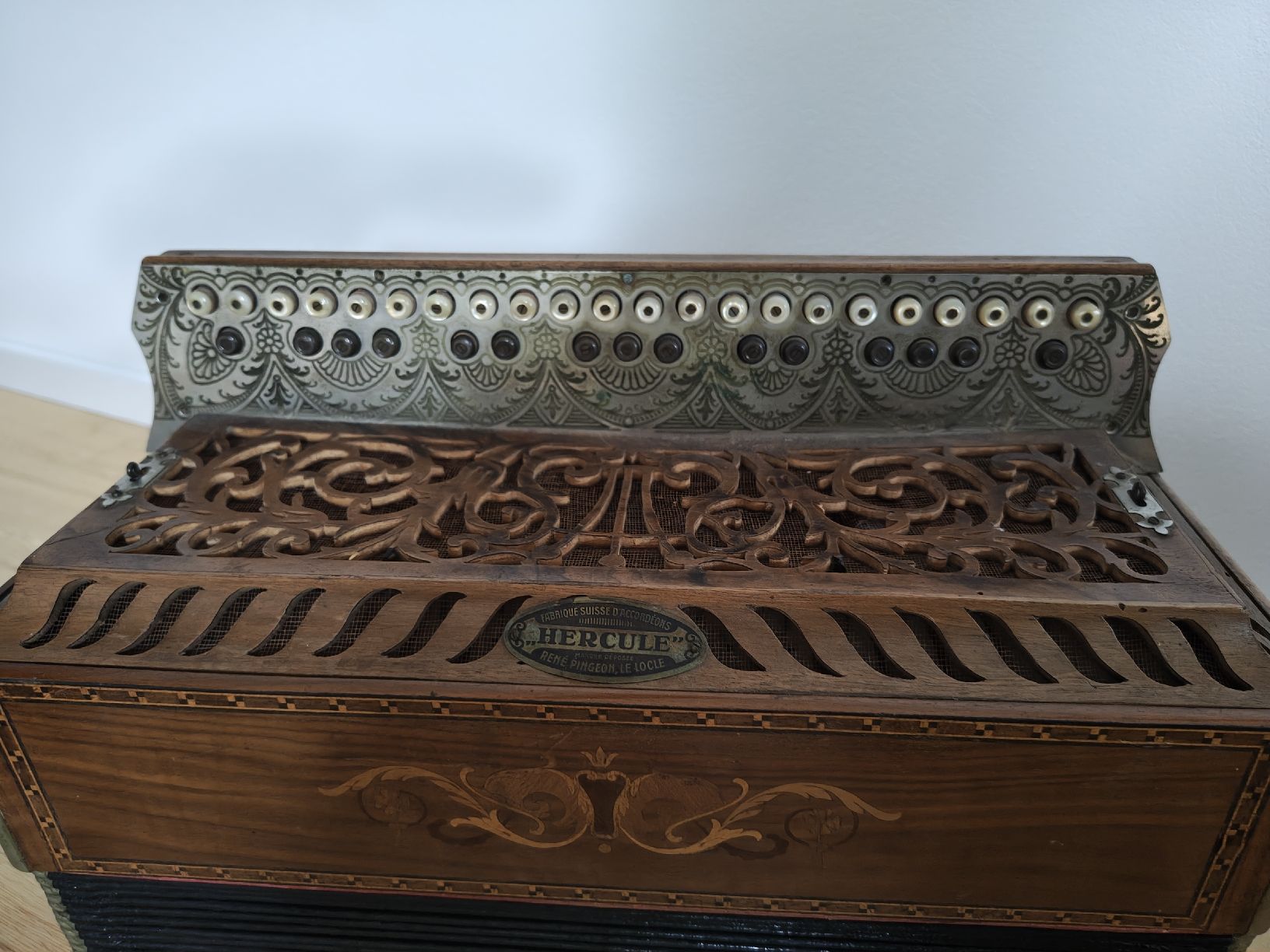 Strumenti musicali: Accordéon HERCULE Re.Pingeon LE LOCLE – Usato da Fontainemelon venduto da ad_ 1