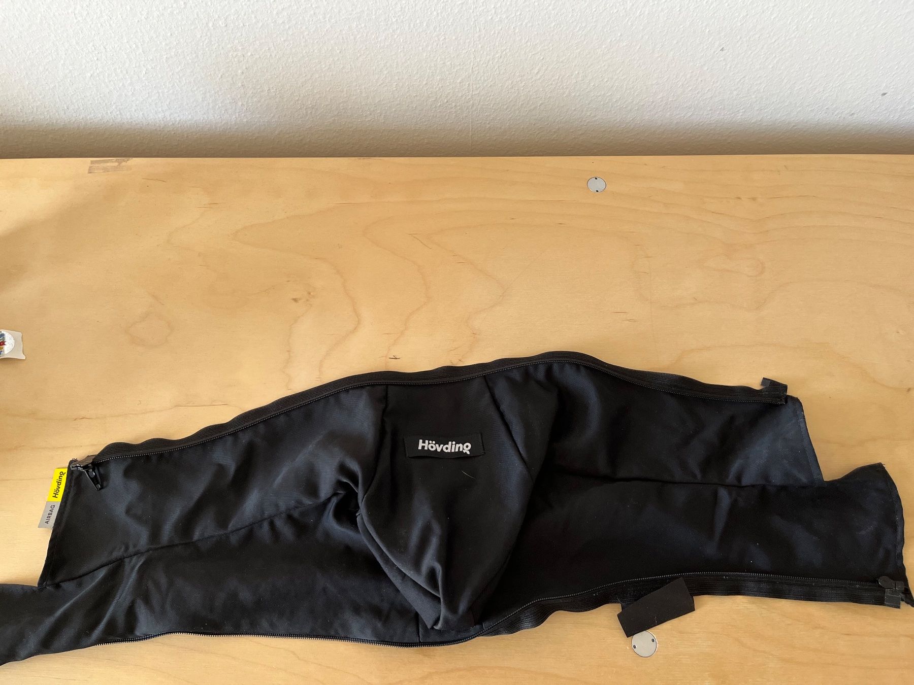 Caschi: Fahrradhelm / Airbag von Hövding. – Usato da Zürich venduto da wilma68 2