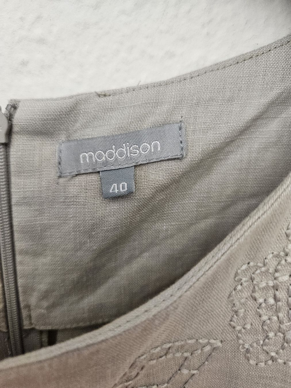 Maddison Robes: Sommerkleid aus Leinen Gr. 40, grau – D'occasion à Urdorf par Colina 2