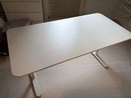 Bureau blanc série Bekant d’Ikea