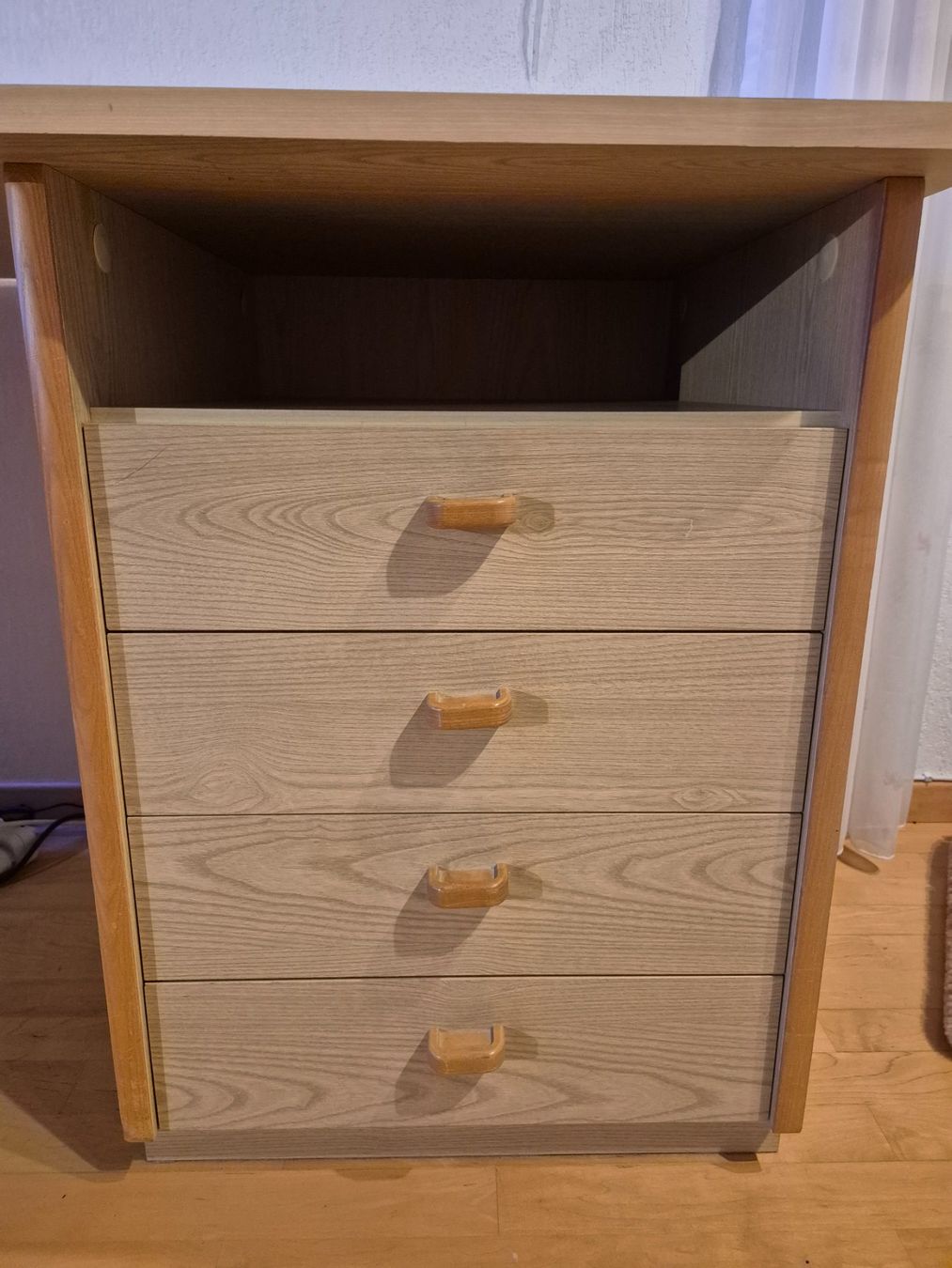 Schreibtische: Gebrauchter, heller Holz Schreibtisch mit Schubladen – Gebraucht aus Mels von KOSL 2